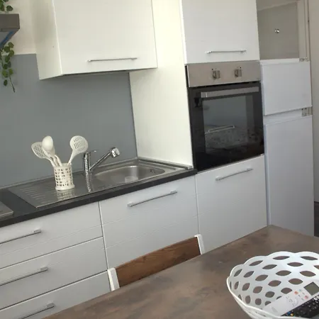 Apartment D&c House *